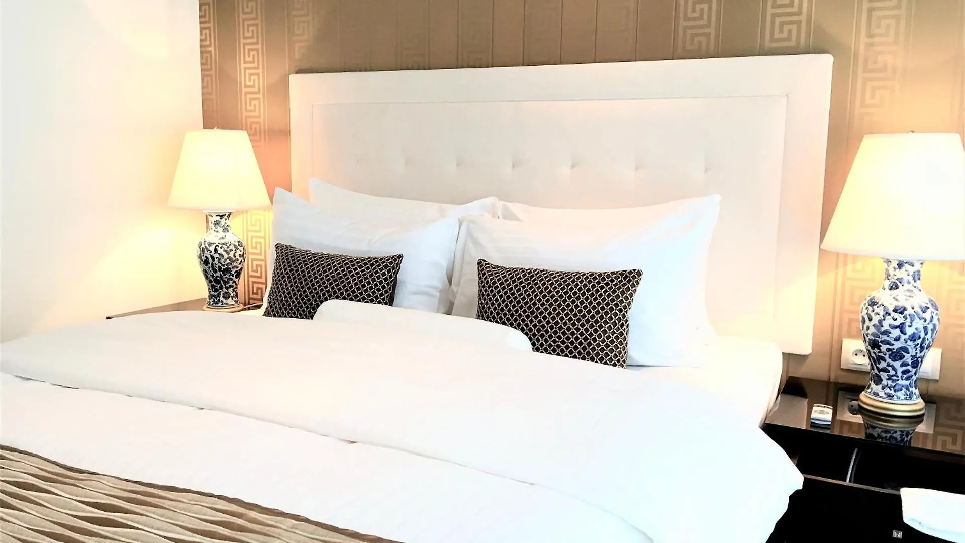 Mondrian Luxury Suites & Apartments Market Square I Warszawa Lejlighedshotel