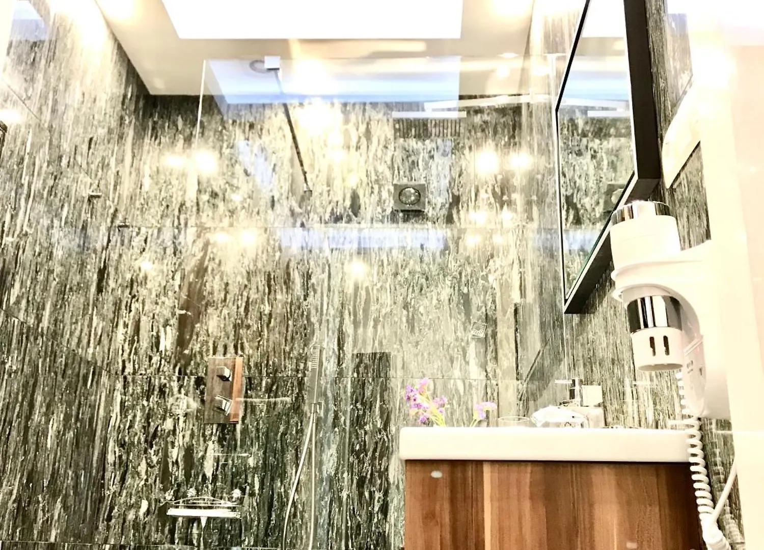 Mondrian Luxury Suites & Apartments Market Square I Warszawa Polen